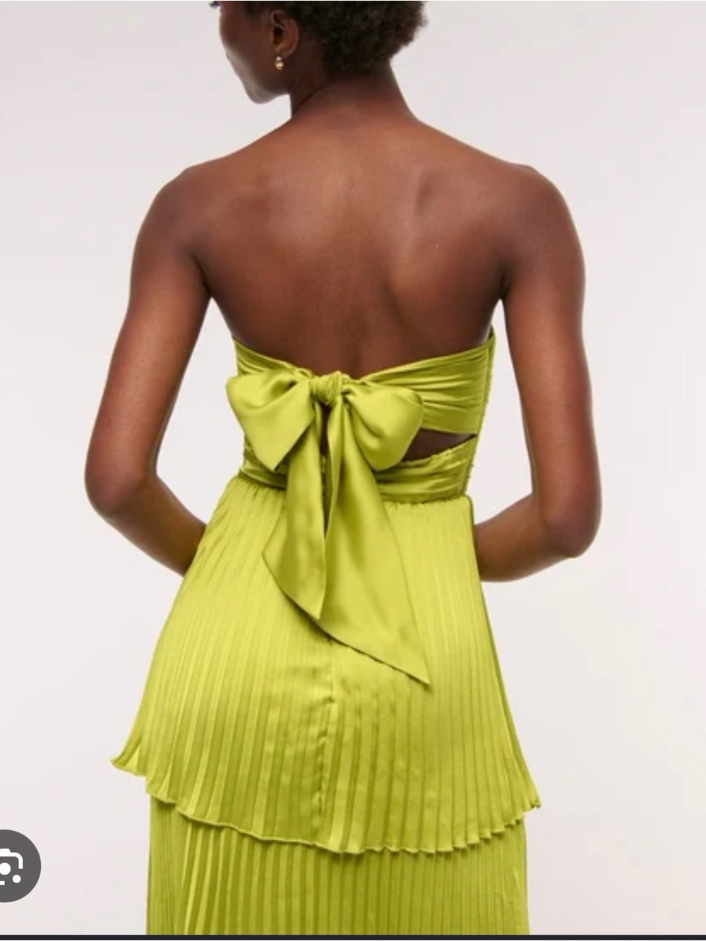 Green Pleated Tiered Dress with Back Tie - Picture 3 of 4